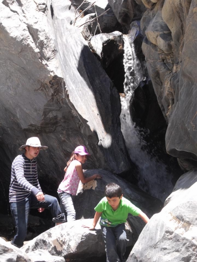  瀑布之间的路线 